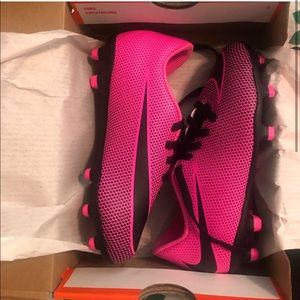 NWB Nike Cleats—Kids
